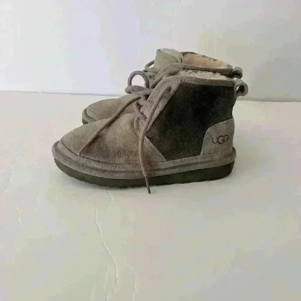 UGG Neumel II Lace Up Kids Chukka Boot Size 13